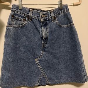 Women’s Levi’s jean skirt, size 4.